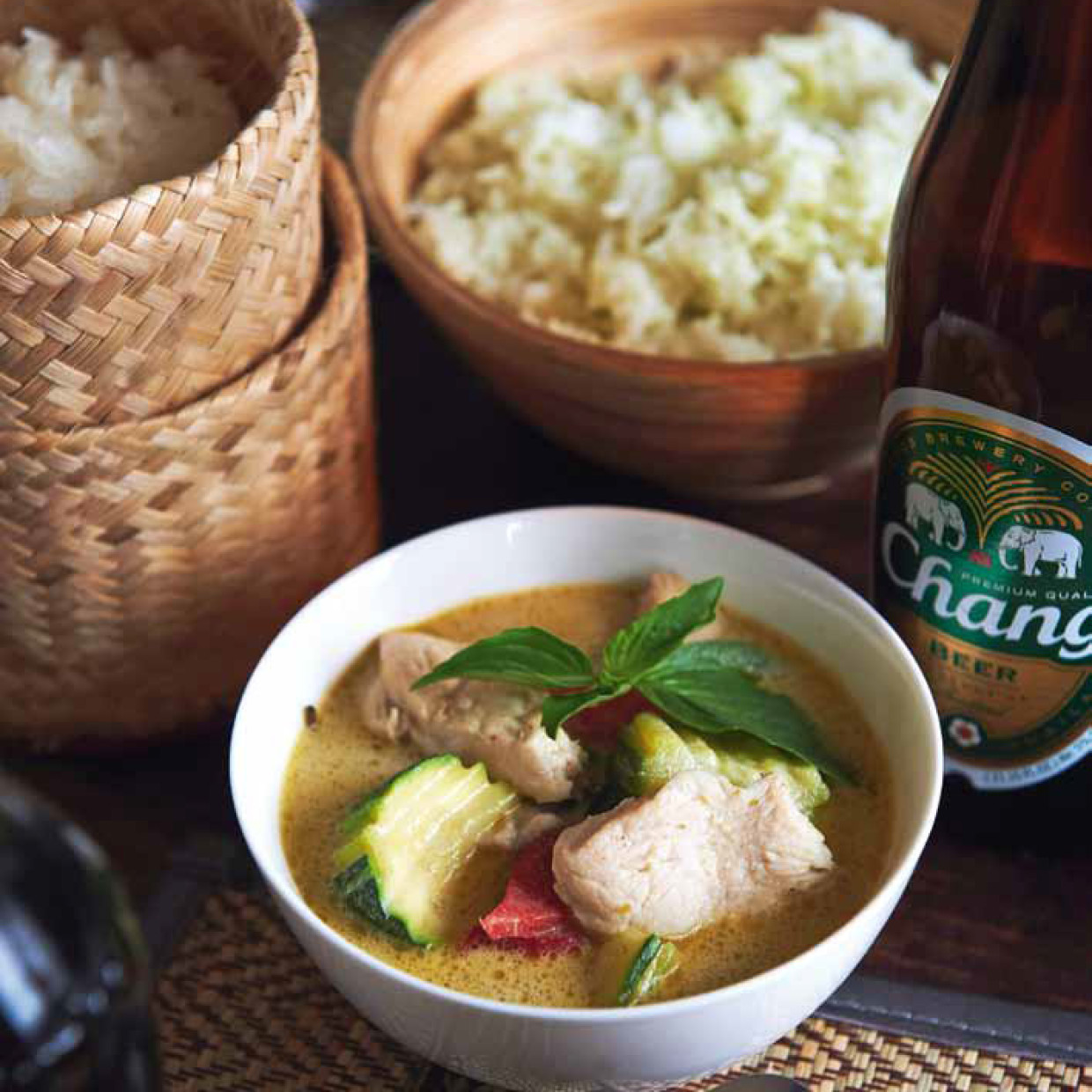 Tom kha kaï ou soupe de poulet au lait de coco et galanga Babel Voyages